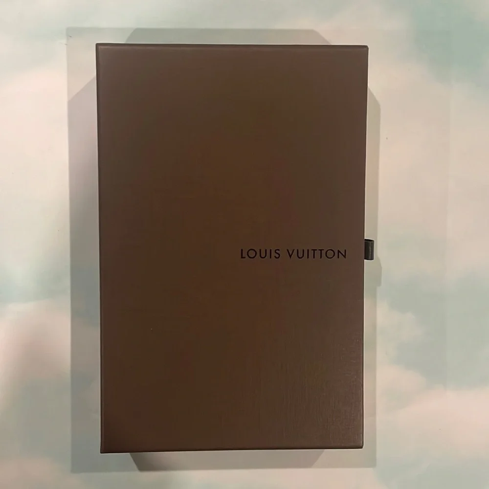 LOUIS VUITTON Monogram Vernis Sarah Bifold  Wallet - Picture 11 of 14